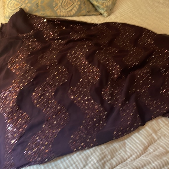 New in box wine color all over sequence sari - Picture 6 of 12